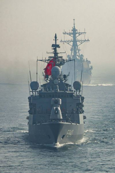Черноморские учения НАТО: маневры, разведка и риски