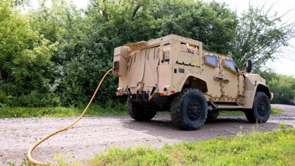 Компания Oshkosh Defense представила гибридный броневик eJLTV