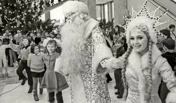 Прекрасные Снегурочки с советских новогодних ёлок (18 фото)