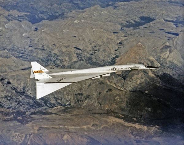Самый быстрый бомбардировщик в истории. XB-70 Valkyrie